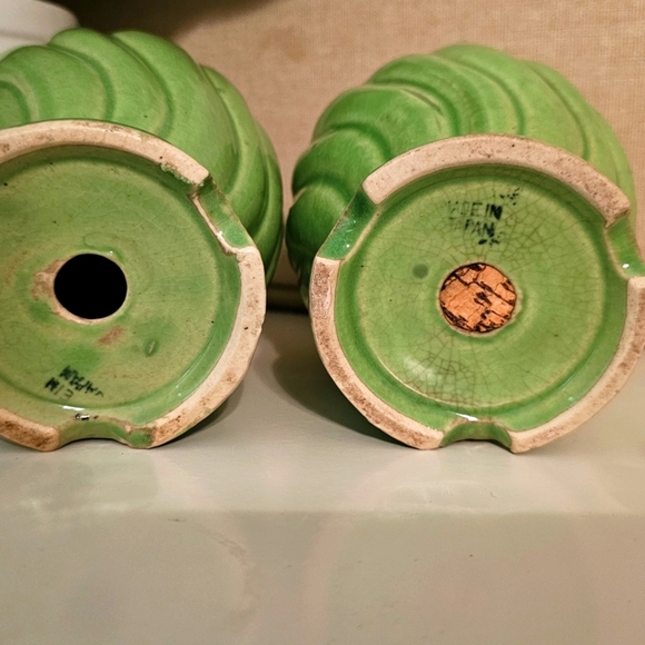 Vintage Kitchen Green Japanese Majolica Style Shaker Salt and Pepper Shakers - Picture 7 of 9